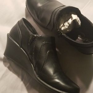 Easy street comfort wave booties